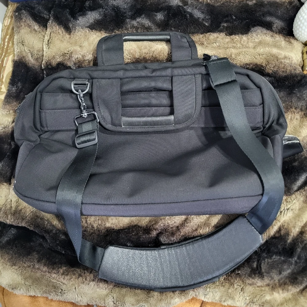 BRENTHAVEN Used Business Travel Carry-On Bag Soft Shell Nylon Briefcase USA